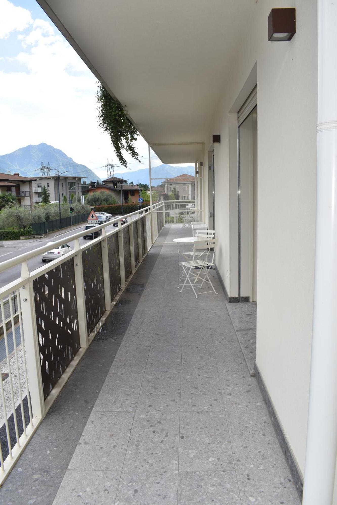 Baia Delle Rose Via Roma 111 Apartment Costa Volpino Exterior photo