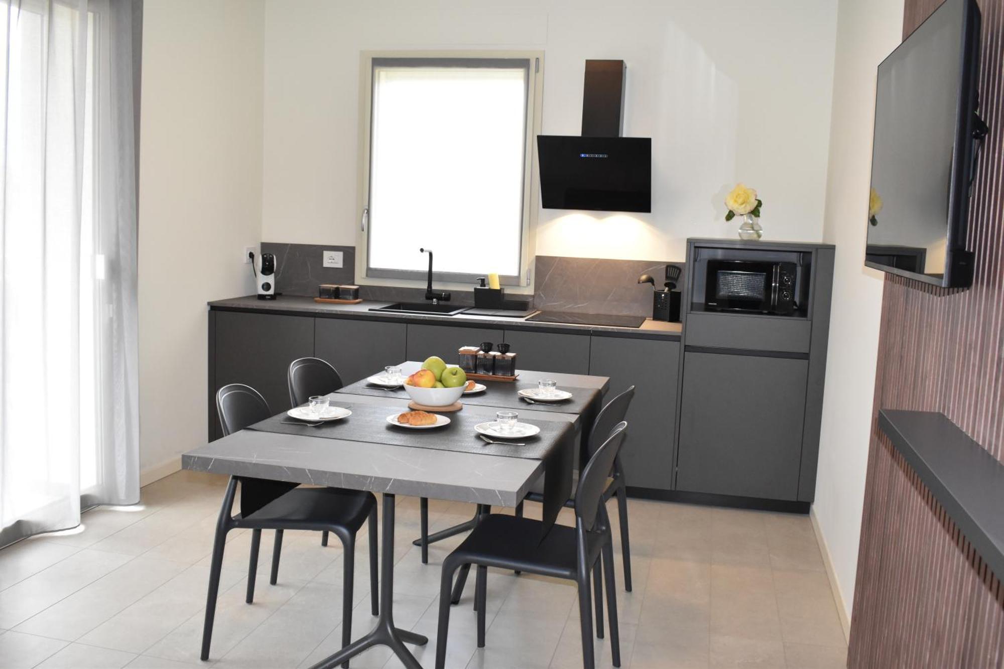 Baia Delle Rose Via Roma 111 Apartment Costa Volpino Exterior photo