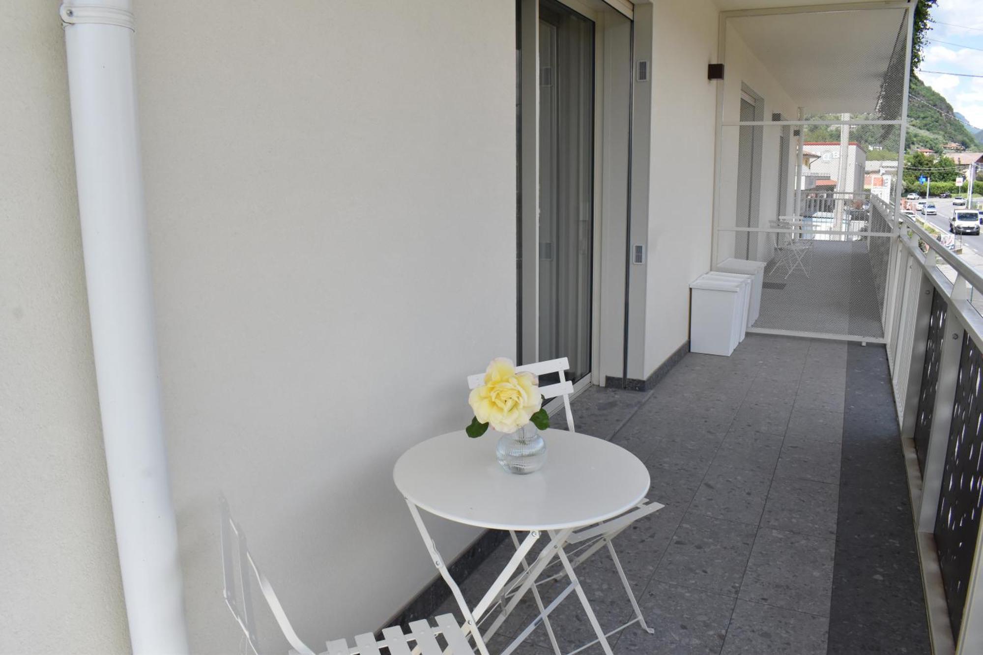 Baia Delle Rose Via Roma 111 Apartment Costa Volpino Exterior photo